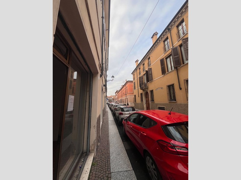 Immobile commerciale in Vendita a Mantova, 35'000&euro;, 27 m²