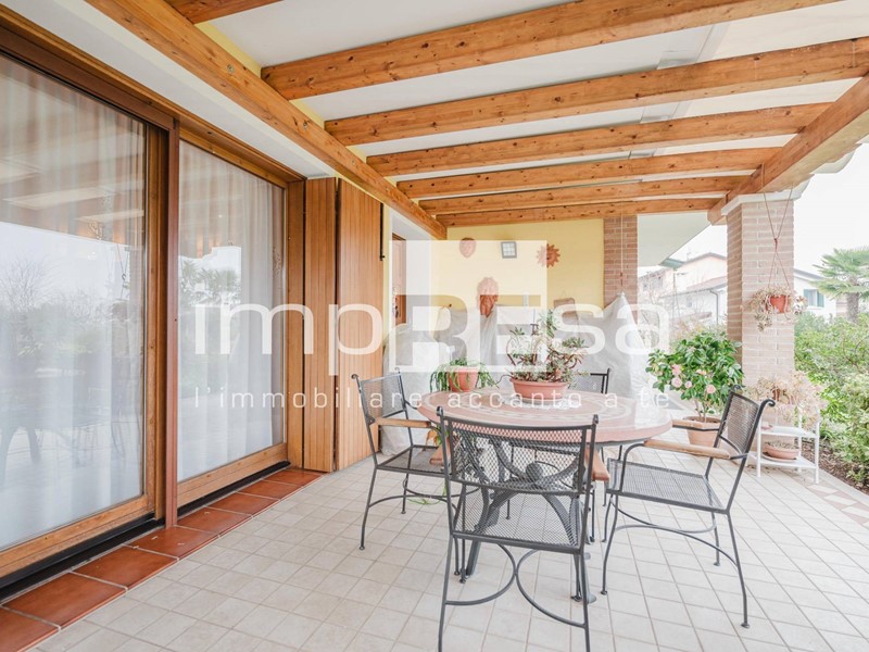 Villa in Vendita a Ponzano Veneto, 467'000€, 345 m²