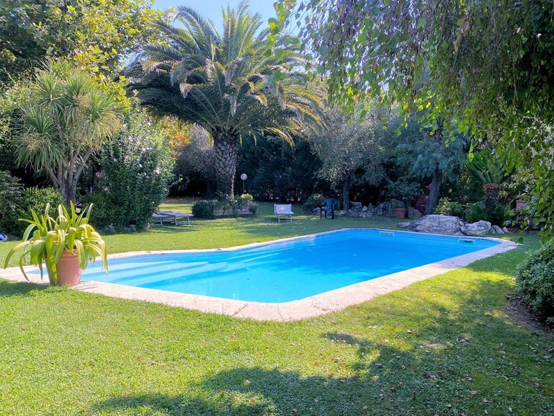 Villa in Vendita a Pistoia, 570 m²