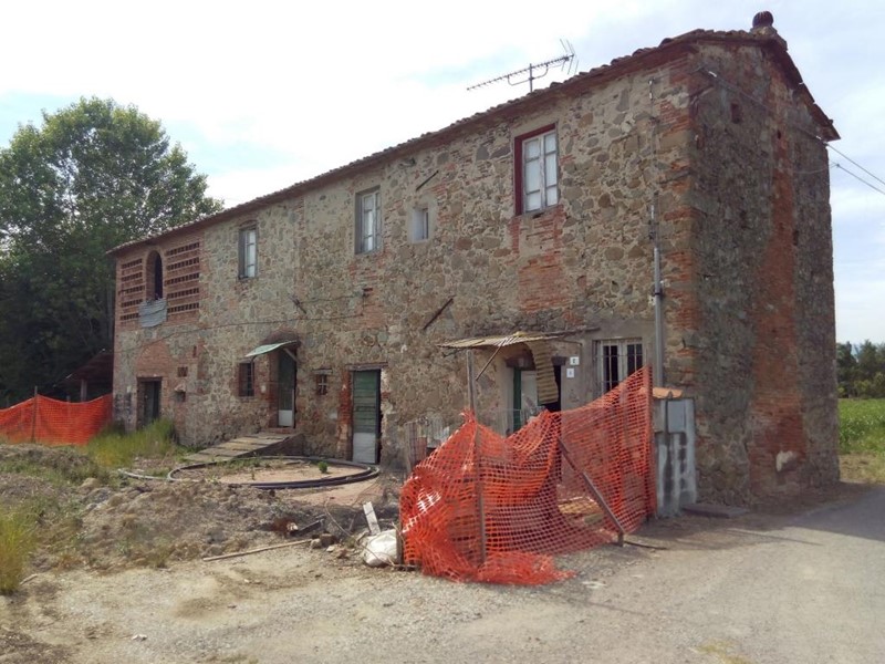 Rustico in Vendita a Ponte Buggianese, 100'000€, 200 m²