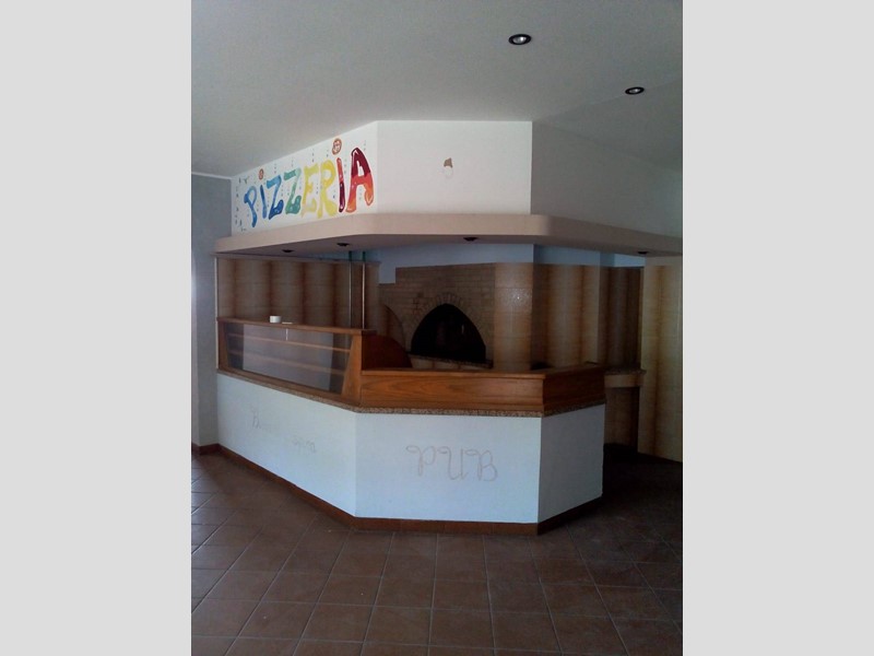 Immobile commerciale in Vendita a Sardara, 165'000€, 258 m²