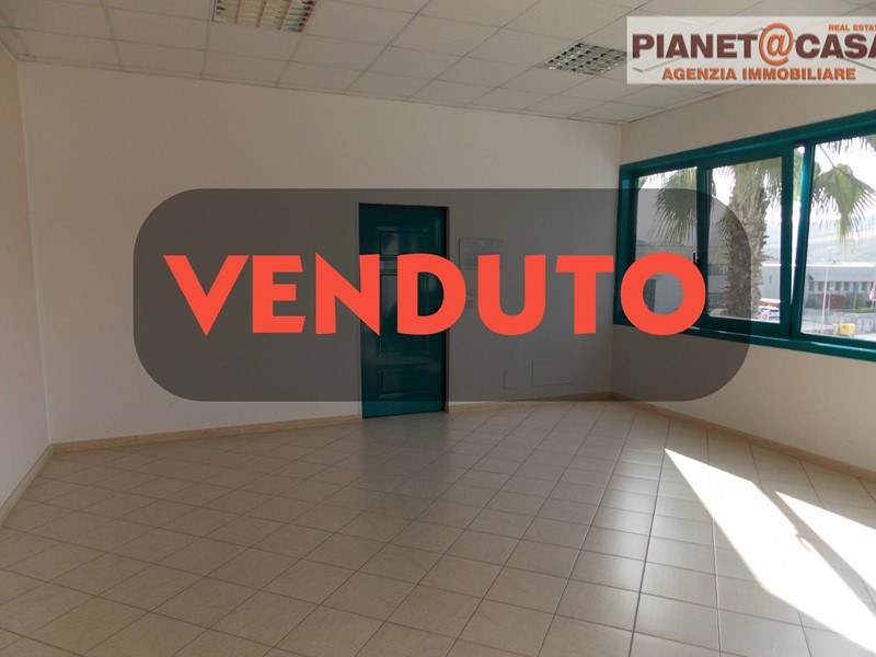 Immobile commerciale in Vendita a Spinetoli, 50'000€, 90 m²