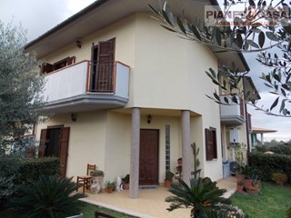 Villa in Vendita a Folignano, 240'000€, 200 m²