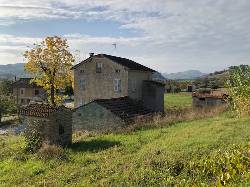 Casa Indipendente in Vendita a Falerone, 130'000€, 250 m²
