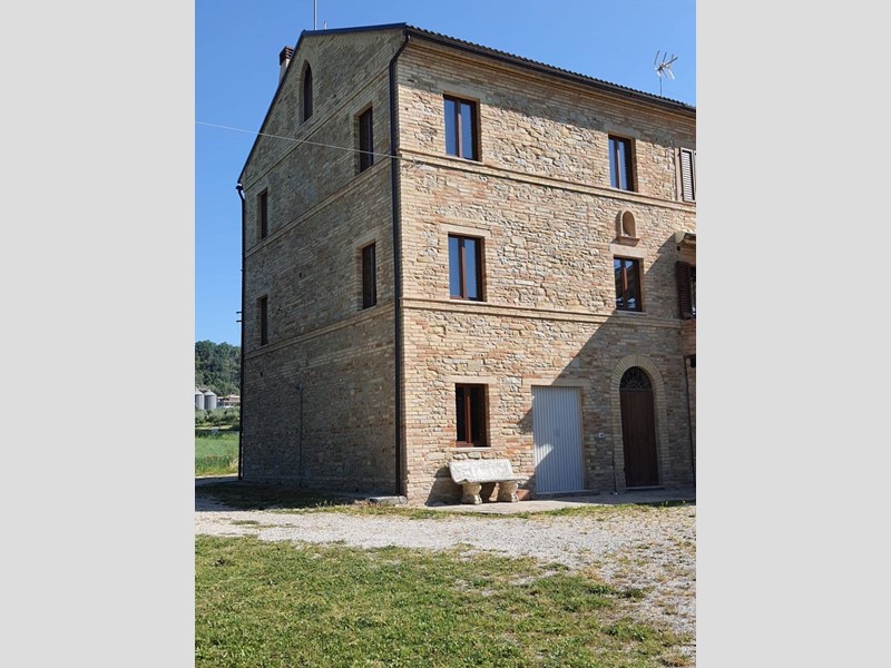 Casa Semi Indipendente in Vendita a Falerone, 250'000€, 200 m²