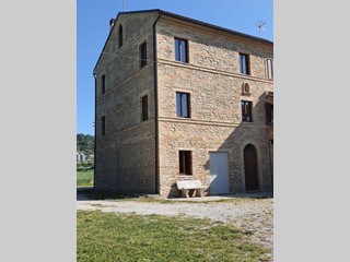 Casa Semi Indipendente in Vendita a Falerone, 250'000€, 200 m²