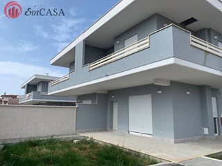 Villa in Vendita a Ladispoli, 349'000€, 110 m²