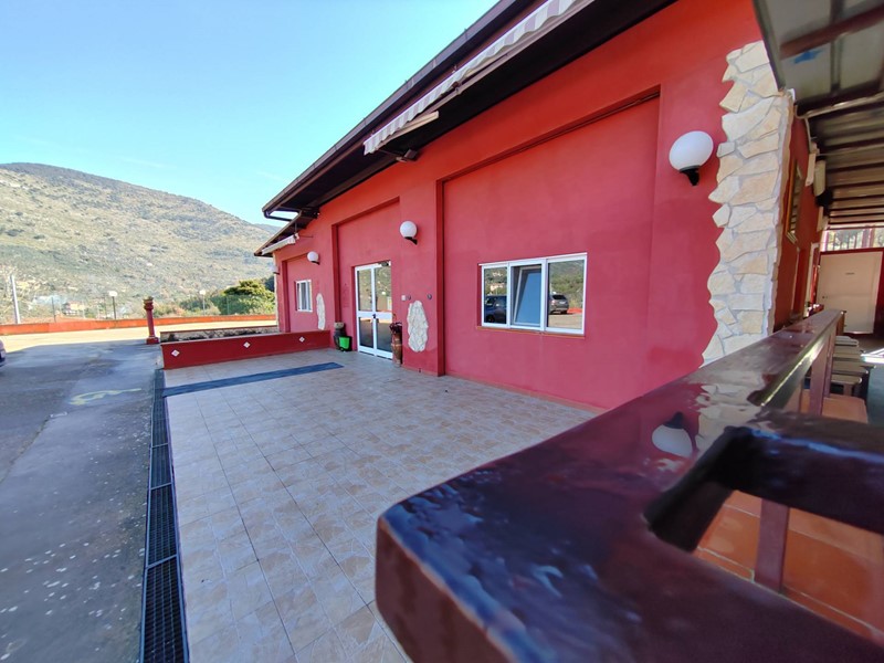 Immobile commerciale in Vendita a Sonnino, 450'000€, 300 m²