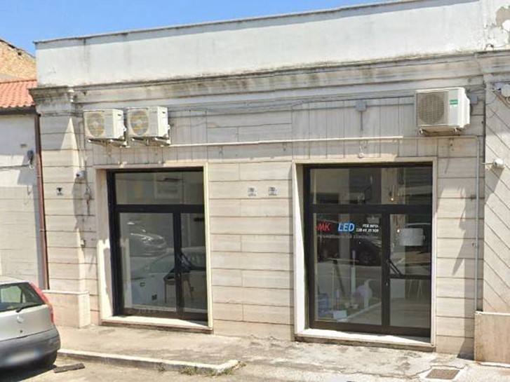 Immobile commerciale in Vendita a Giulianova, 73'000€, 50 m²