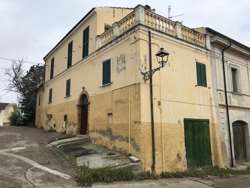 Villetta a schiera in Vendita a Mosciano Sant'Angelo, 150'000€, 155 m²