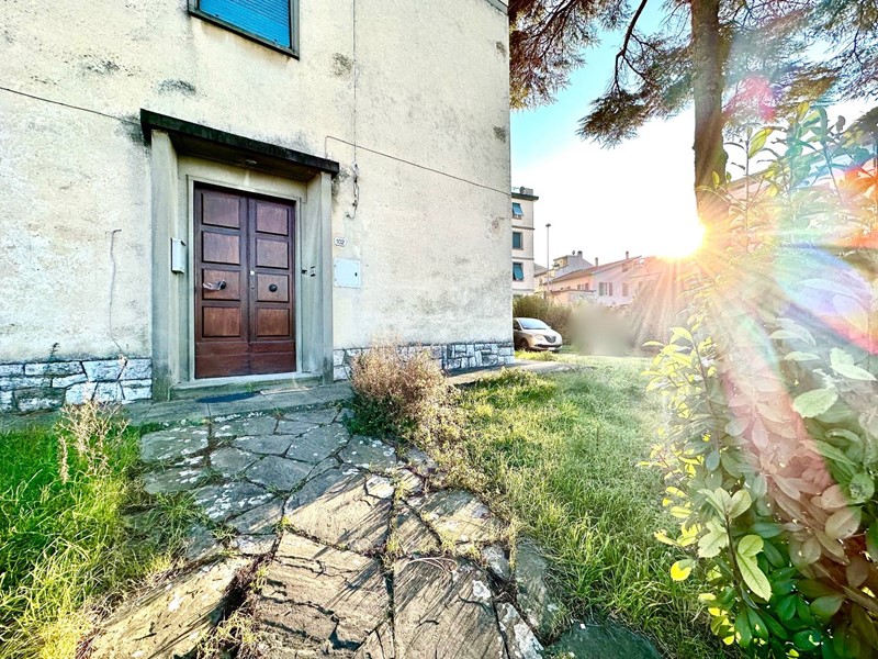 Ufficio in Affitto a Pontedera, 1'150€, 210 m²