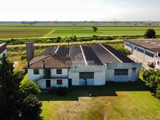 Capannone in Vendita a Zimella, 600'000€, 1653 m²