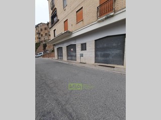 Immobile commerciale in Vendita a Acquaviva Picena, 142'000€, 316 m²