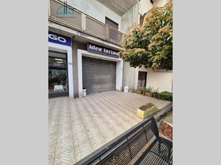 Immobile commerciale in Affitto a Fara in Sabina, 500€, 40 m²