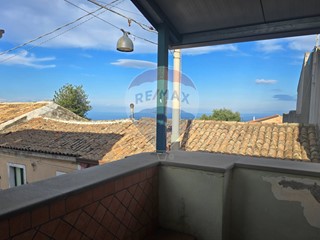 Casa Indipendente in Vendita a Piedimonte Etneo, 89'000€, 97 m²