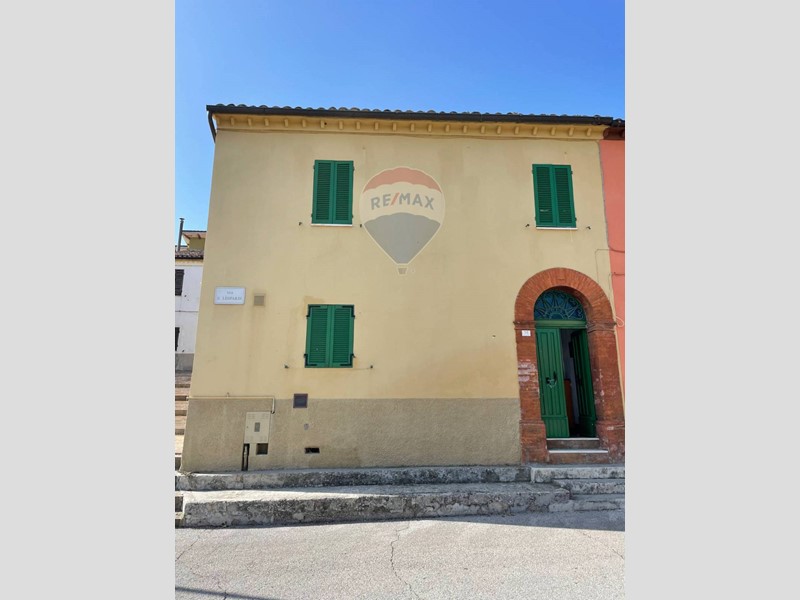 Appartamento in Vendita a Poggio San Vicino, 28'000&euro;, 125 m²