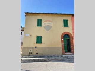 Appartamento in Vendita a Poggio San Vicino, 28'000&euro;, 125 m²