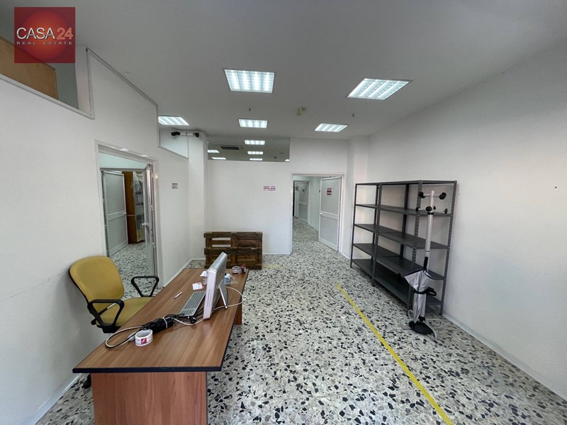 Immobile commerciale in Vendita a Latina, 230'000€, 332 m²