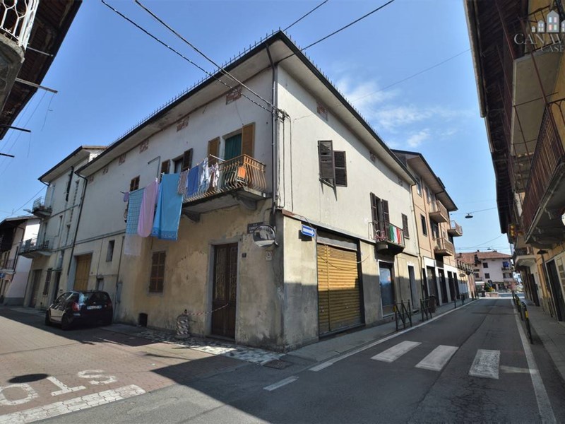 Immobile commerciale in Vendita a Feletto, 65'000€, 104 m²