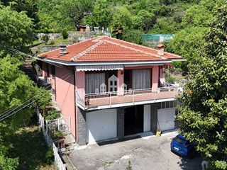 Casa Indipendente in Vendita a Pavone Canavese, 215'000€, 130 m²