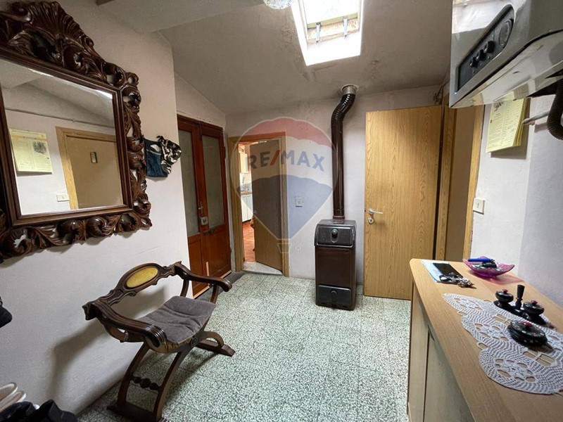 Appartamento in Vendita a Bagni di Lucca, 65'000€, 89 m²