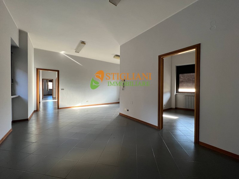 Ufficio in Vendita a Campobasso, 150'000€, 148 m²