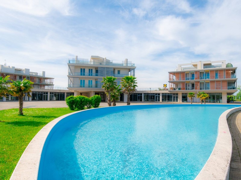 Immobile commerciale in Vendita a Jesolo, 825'000€, 426 m², con Box