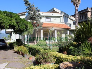 Villa in Affitto a Ottaviano, 400 m², con Box