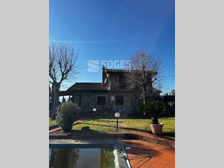 Villa in Vendita a Terranuova Bracciolini, 400'000€, 160 m²