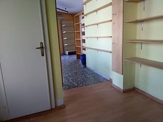 Attività commerciale in Affitto a Pisa, 1'000€, 100 m²
