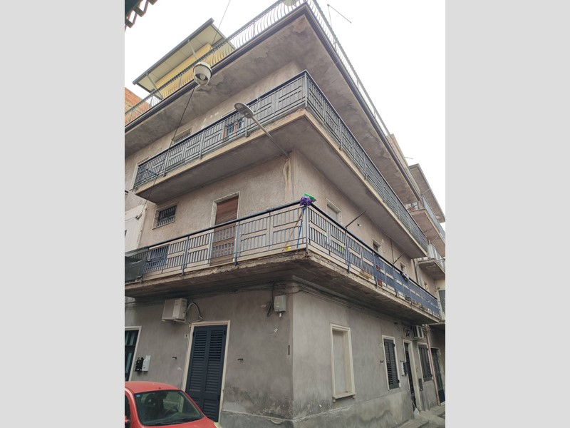 Trilocale in Vendita a Paternò, 63'000€, 82 m²