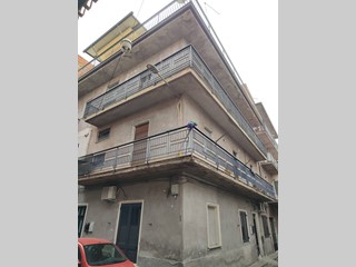 Trilocale in Vendita a Paternò, 63'000€, 82 m²