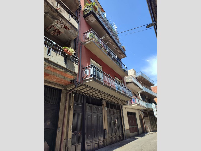 Appartamento in Vendita a Paternò, 110'000€, 157 m²