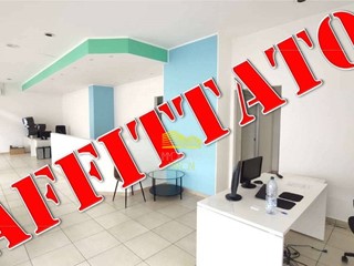 Negozio in Affitto a Trezzo sull'Adda, 950€, 120 m²