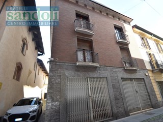 Appartamento in Vendita a Vercelli, 272'000€, 440 m²