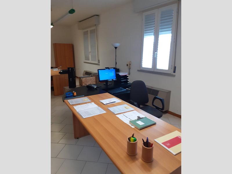 Immobile commerciale in Affitto a Faenza, 1'200€, 120 m²