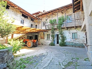 Rustico in Vendita a Caprino Bergamasco, 290'000€, 520 m²