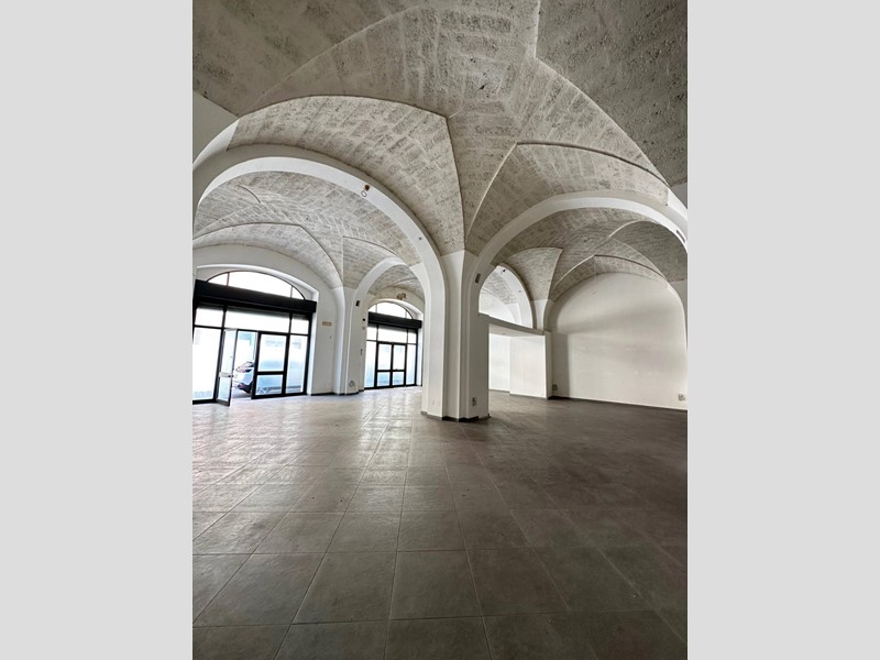 Immobile commerciale in Vendita a Maglie, 290'000€, 280 m²