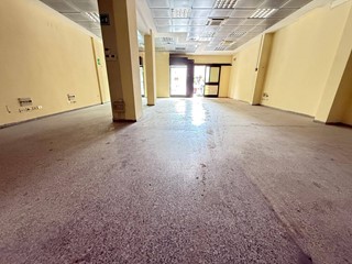 Negozio in Affitto a Caserta, 2'500€, 170 m²