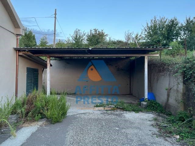 Attività commerciale in Affitto a Cerreto Guidi, 1'900€, 430 m²