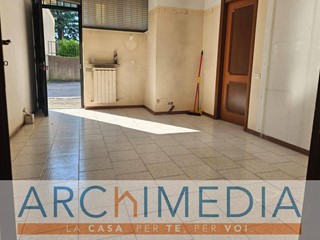 Immobile commerciale in Vendita a Varese, 95'000€, 85 m²