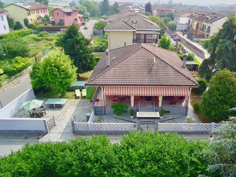 Villa in Vendita a Alessandria, 240'000€, 300 m²