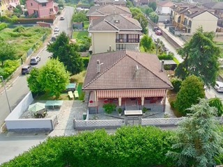 Villa in Vendita a Alessandria, 240'000€, 300 m²