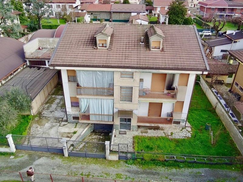 Casa Semi Indipendente in Vendita a Alessandria, 210'000€, 400 m²