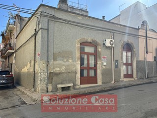 Casa Indipendente in Vendita a Canosa di Puglia, 35'000€, 70 m²