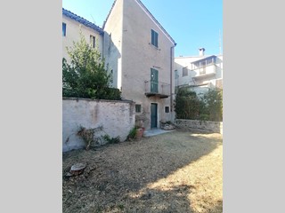 Casa Semi Indipendente in Vendita a Fabriano, 45'000€, 180 m²