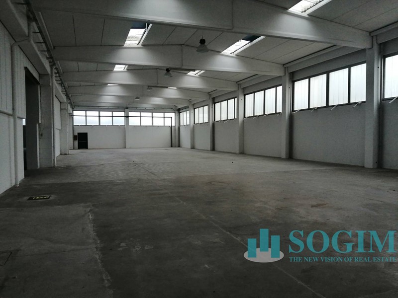 Capannone in Vendita a Robecchetto con Induno, 4'000'000€, 12000 m²