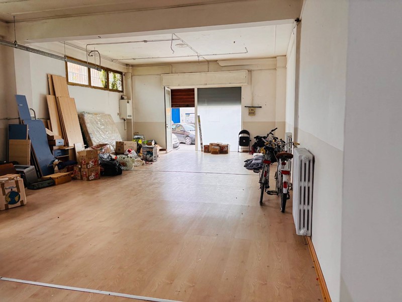 Immobile commerciale in Vendita a Chiaravalle, 75'000€, 105 m²