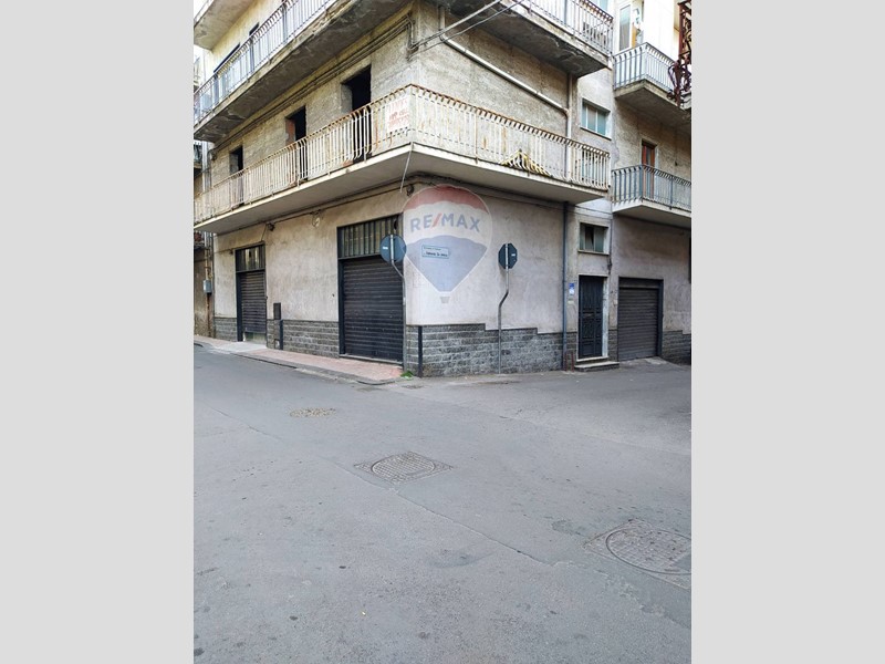 Quadrilocale in Vendita a Paternò, 45'000€, 100 m², con Box