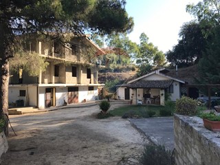 Villa in Vendita a Grammichele, 230'000€, 400 m²